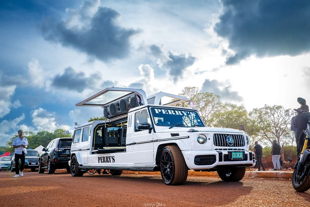 Perry's white Mercedes-Benz funeral vehicle